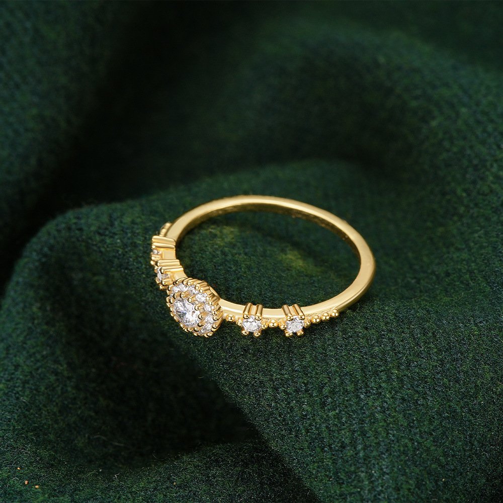 European And American Entry Lux Flower Rhinestone-embedded Closed 925 Silver High-grade Romantic Proposal Ring - Image 5