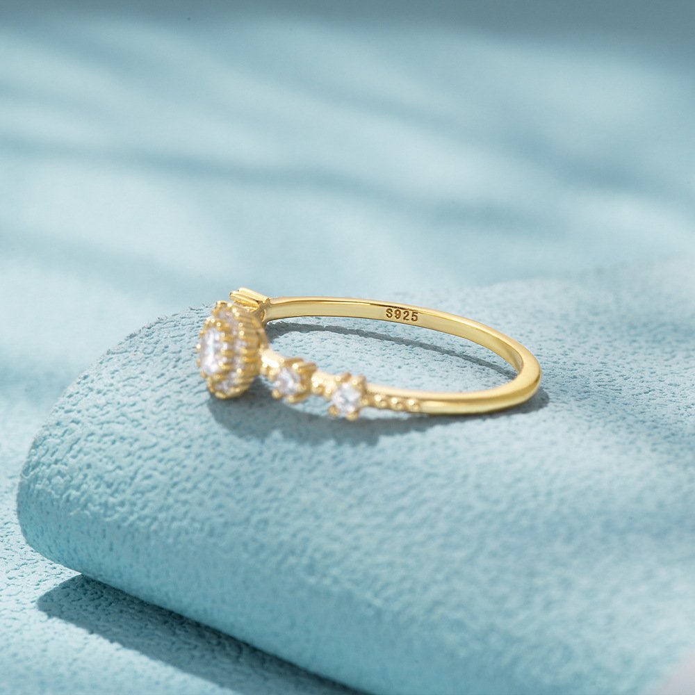 European And American Entry Lux Flower Rhinestone-embedded Closed 925 Silver High-grade Romantic Proposal Ring - Image 9