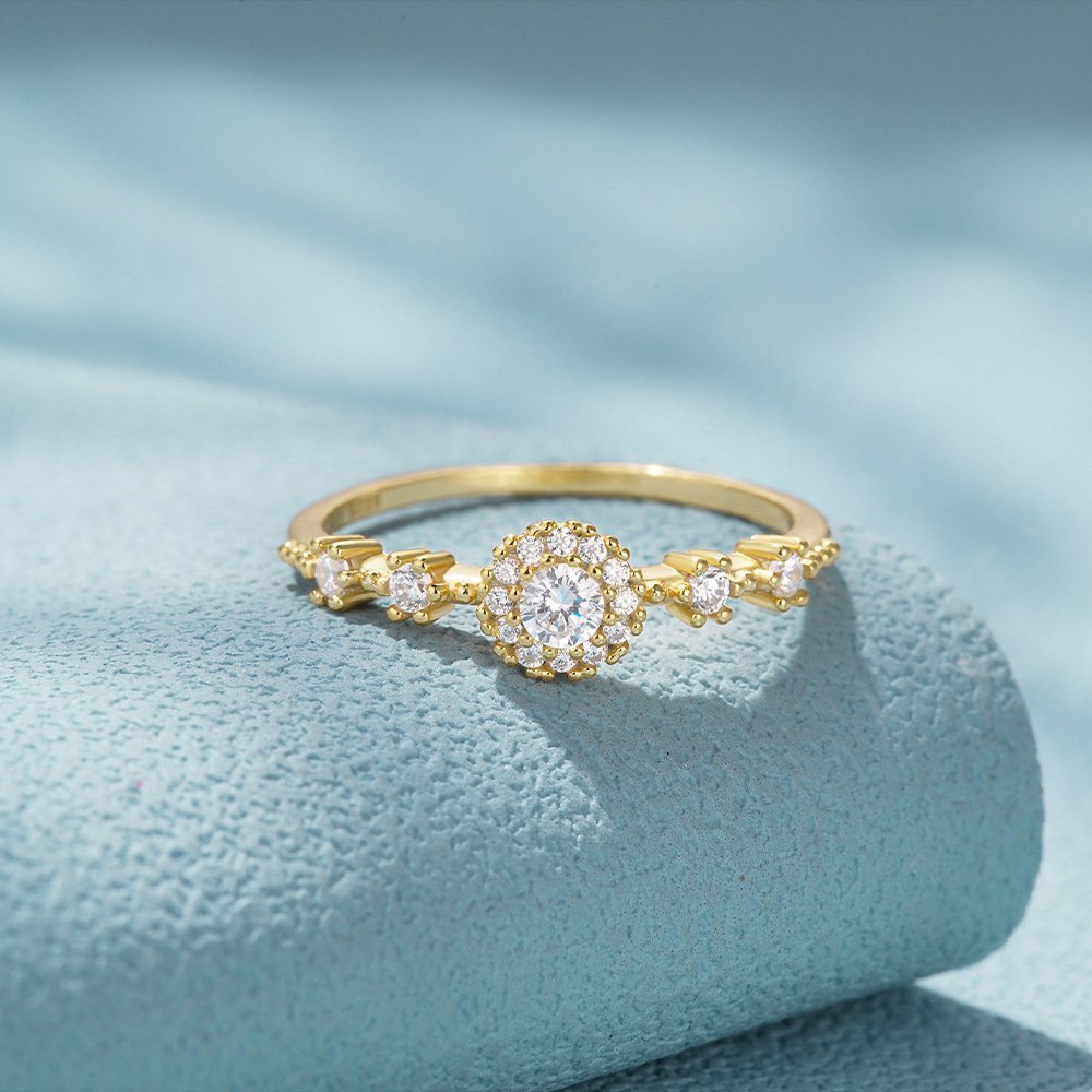 European And American Entry Lux Flower Rhinestone-embedded Closed 925 Silver High-grade Romantic Proposal Ring - Image 7